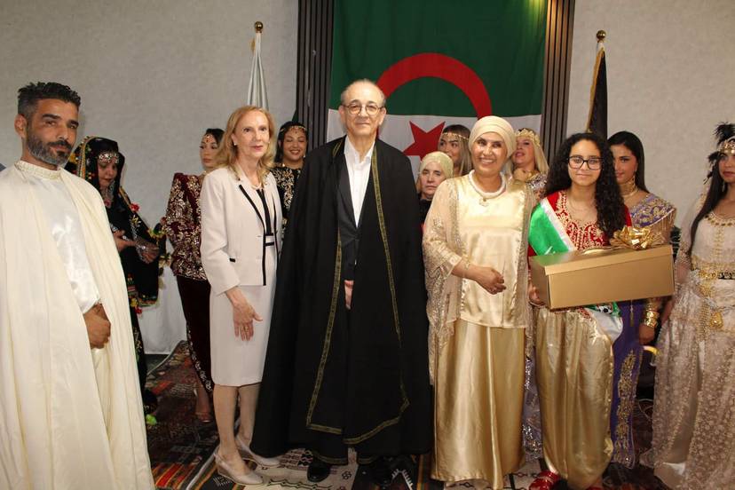 مشاركة السيد محمد الأمين بن الشريف، سفير الجزائر لدى مملكة بلجيكا ودوقية لوكسمبورغ، في فعاليات الاحتفال بالذكرى الرابعة والستين (64) لعيد الاستقلال