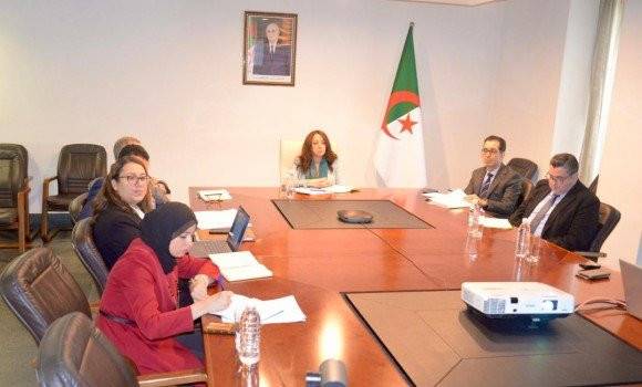 ممثلة لرئيس الجمهورية، السيدة منصوري تشارك في اجتماع لمجلس السلم والأمن الافريقي حول التطورات في ليبيا