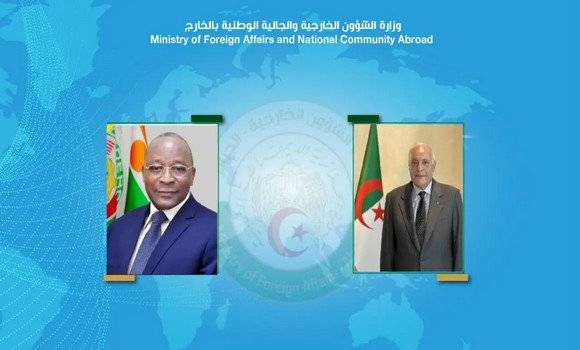 السيد عطاف يجري اتصالا هاتفيا مع نظيره النيجري