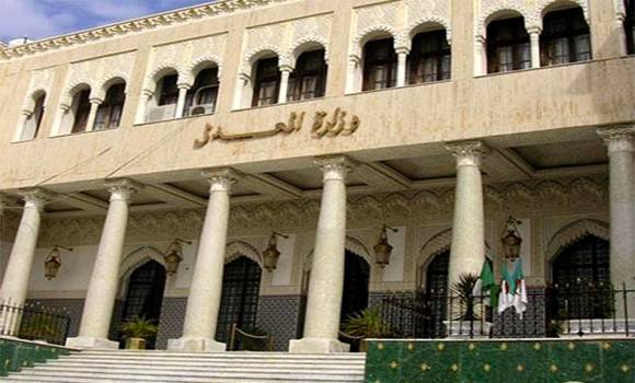 أفراد الجالية الوطنية بإمكانهم الحصول على شهادة الجنسية ممضاة الكترونيا دون التنقل إلى أرض الوطن