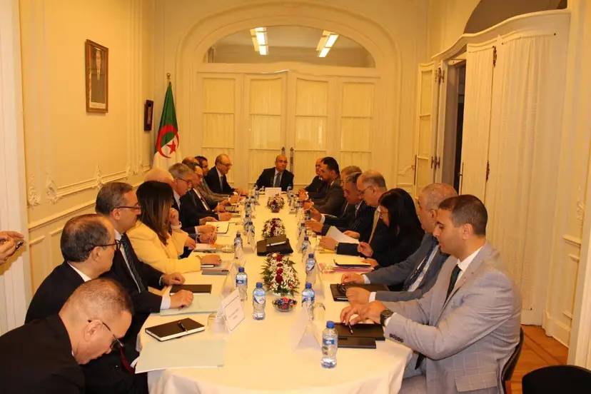 M. Chaib a présidé, en Belgique, une réunion de travail avec les chefs des postes consulaires de la région de l'Europe du Nord